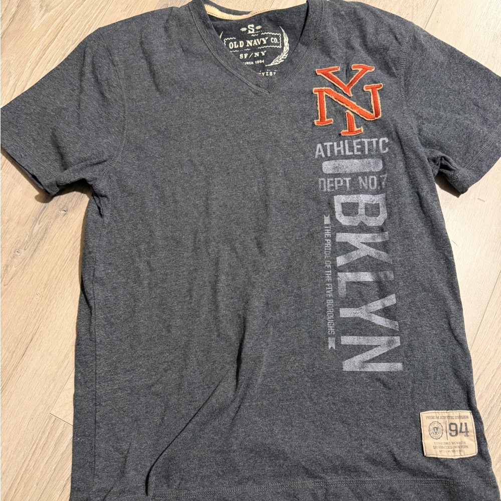 Old‎ Navy Gray Tee with Orange and Gray Graphics